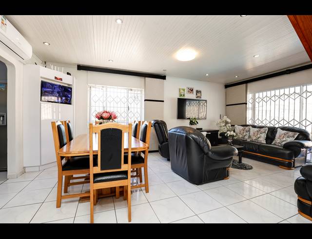 5 BEDROOM HOUSE FOR SALE IN COROVOCA